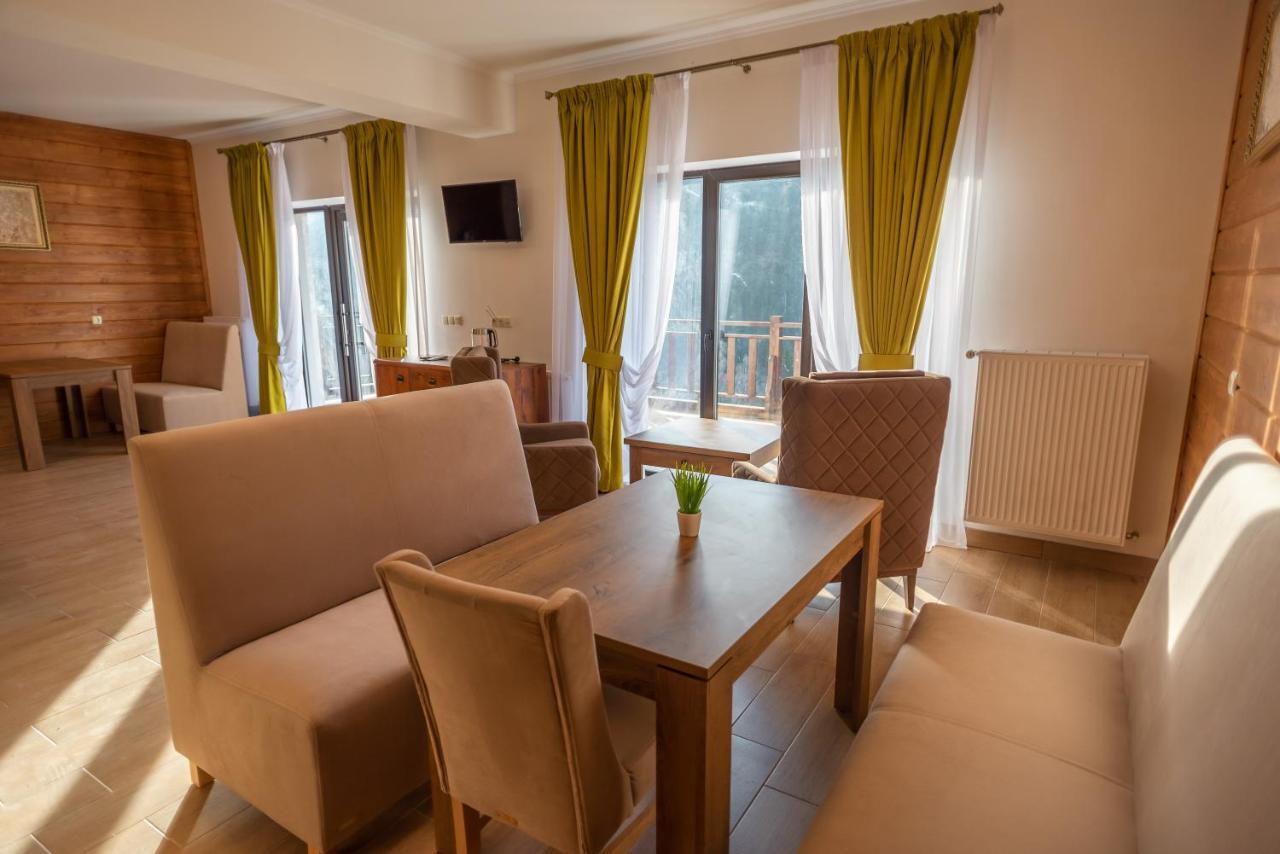 Residence Nesh Tatariv Buitenkant foto